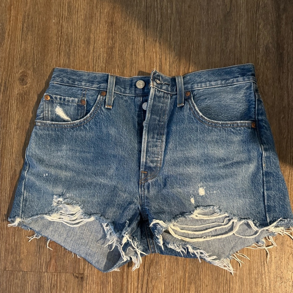 Levi’s 501 denim shorts, 28